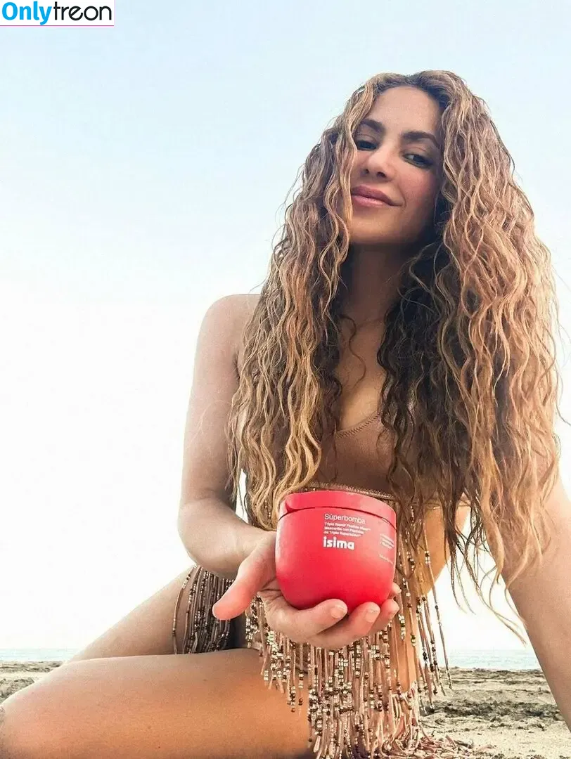 Shakira nude photo #1434 (shakirashakira)