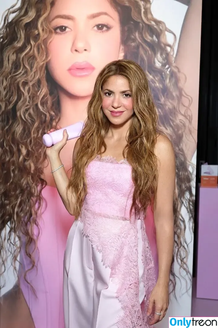 Shakira голая photo #1477 (shakkira)