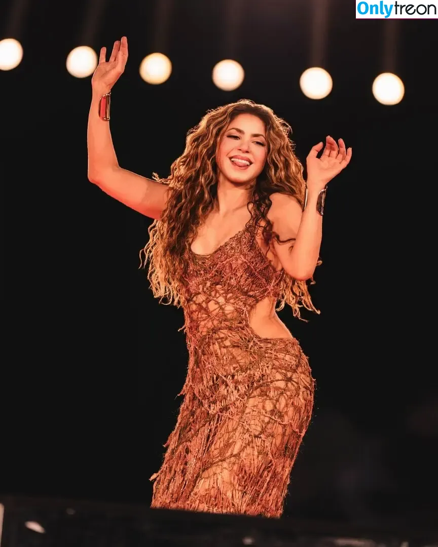 Shakira nude photo #1488 (shakirashakira)