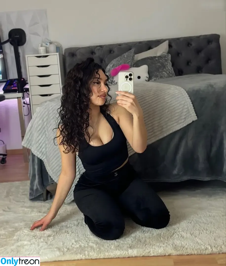 shakiravv nude photo #0005 (shakiravv)