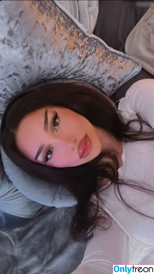 shakiravv nude photo #0010 (shakiravv)