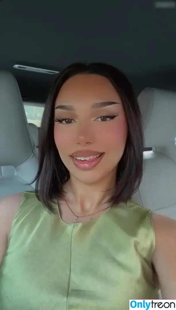 shakiravv nude photo #0011 (shakiravv)