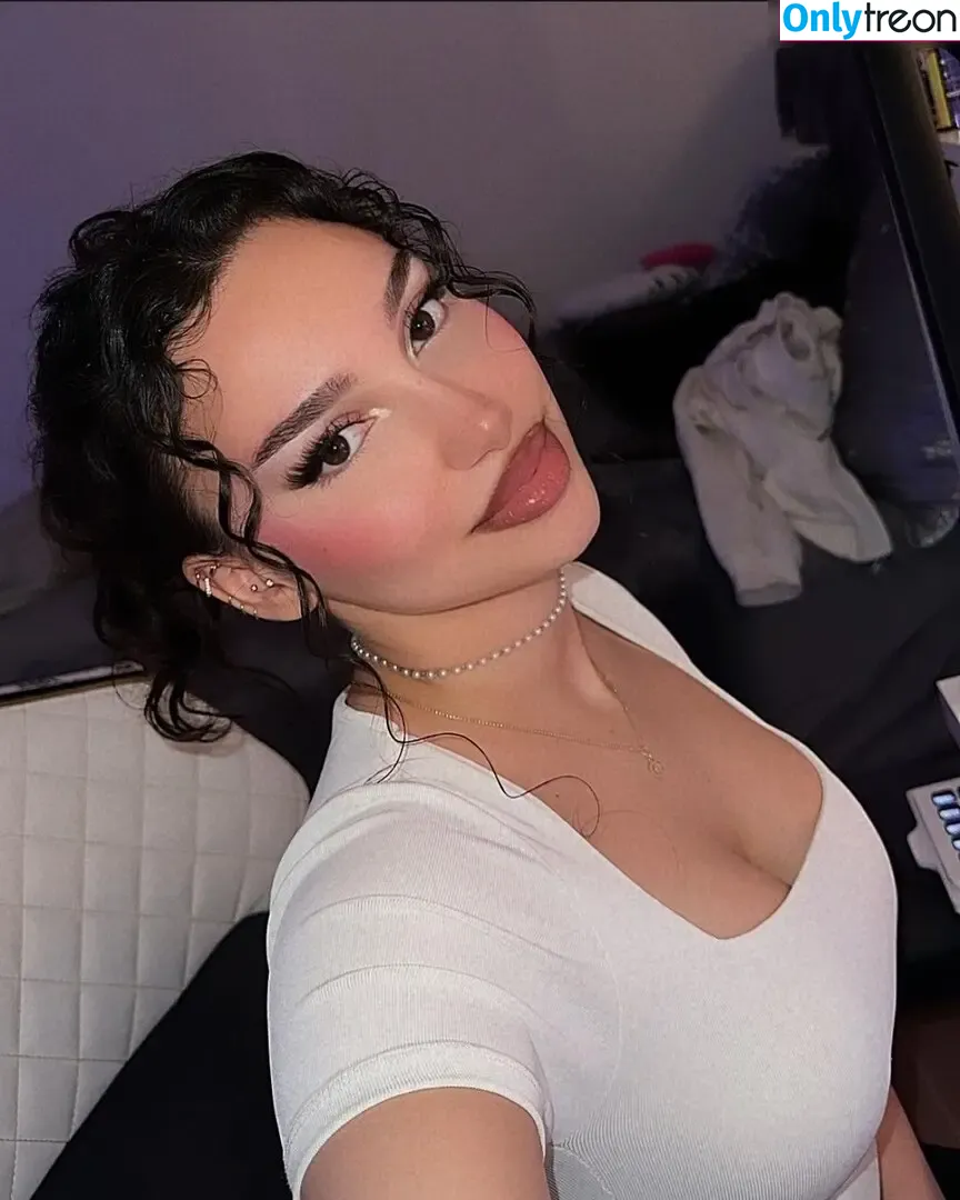 shakiravv nude photo #0014 (shakiravv)