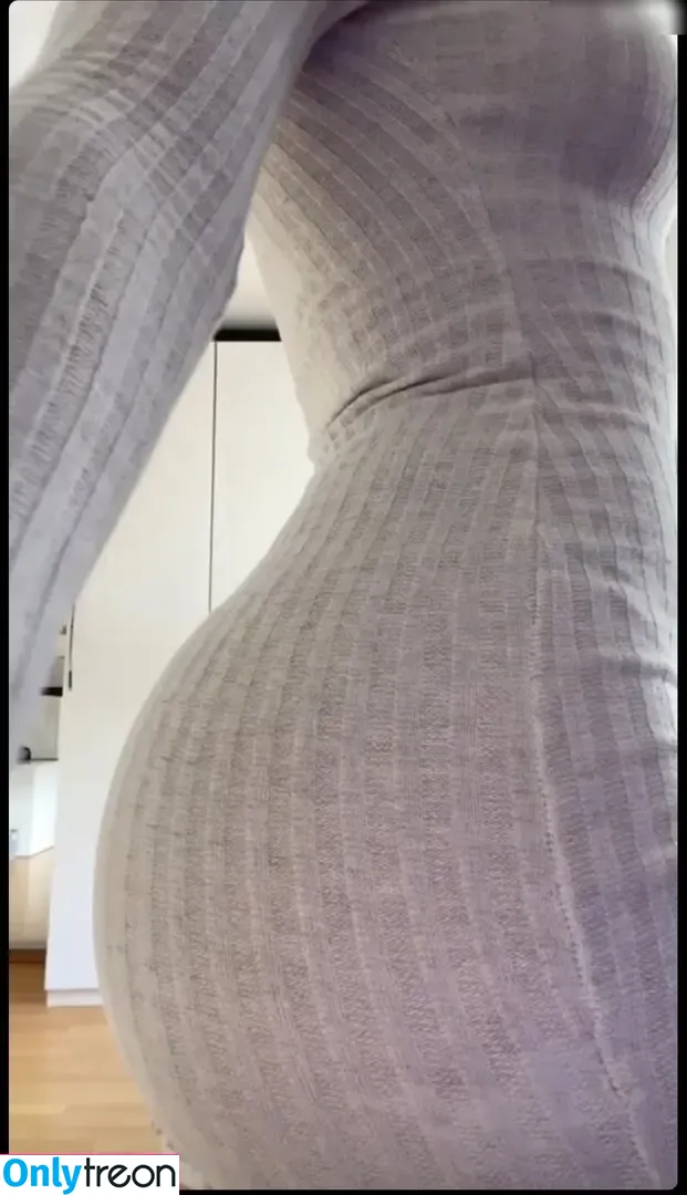 shakiravv nude photo #0017 (shakiravv)