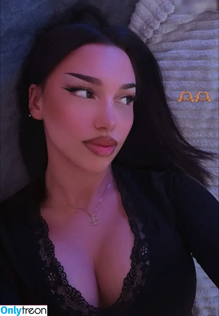 shakiravv nude photo #0018 (shakiravv)
