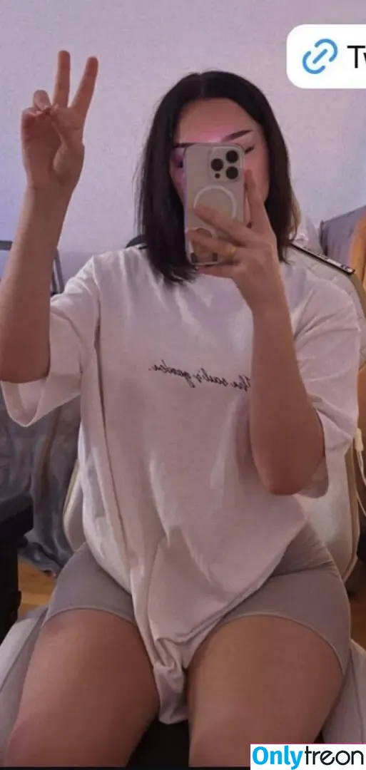shakiravv nude photo #0020 (shakiravv)