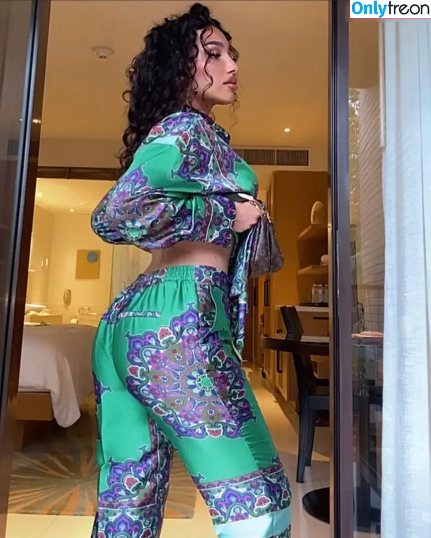 shakiravv nude photo #0027 (shakiravv)