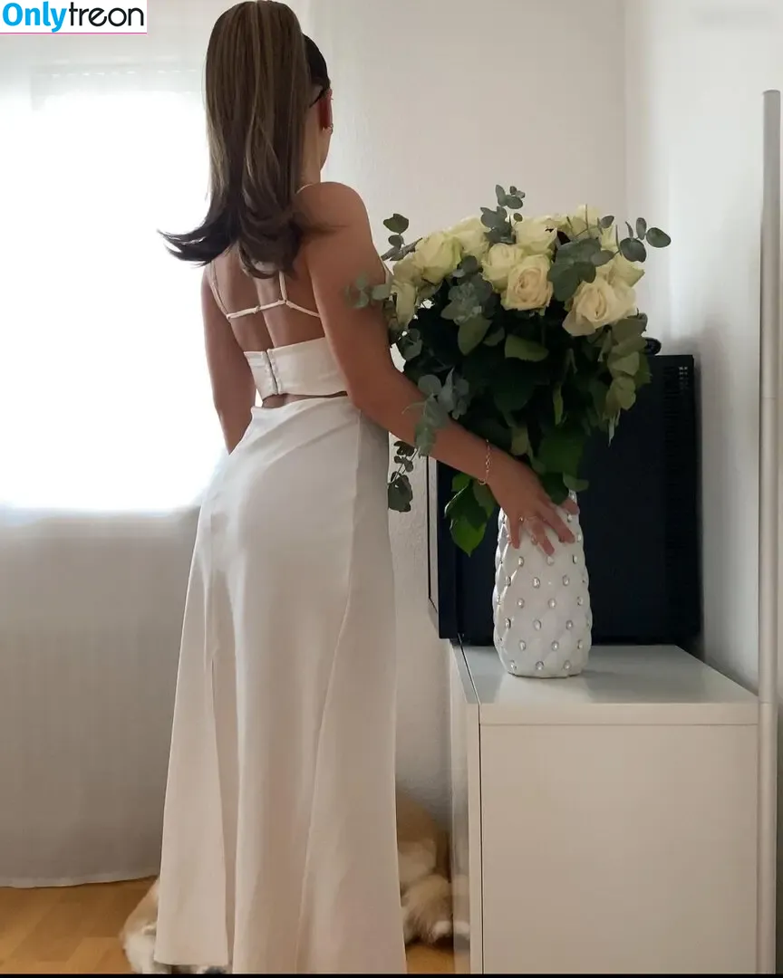 shakiravv nude photo #0029 (shakiravv)