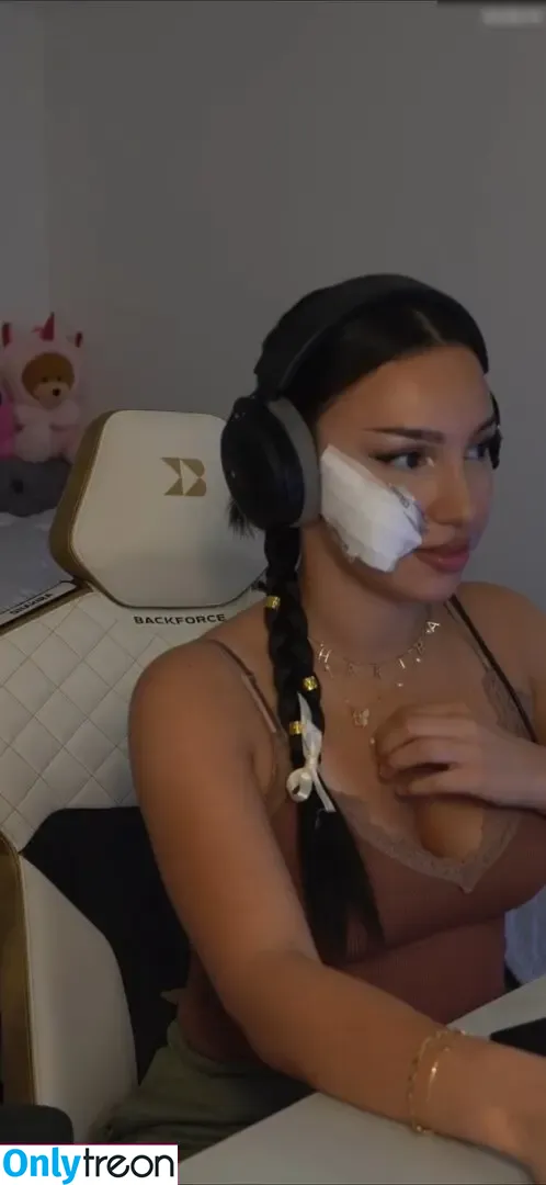 shakiravv nude photo #0042 (shakiravv)
