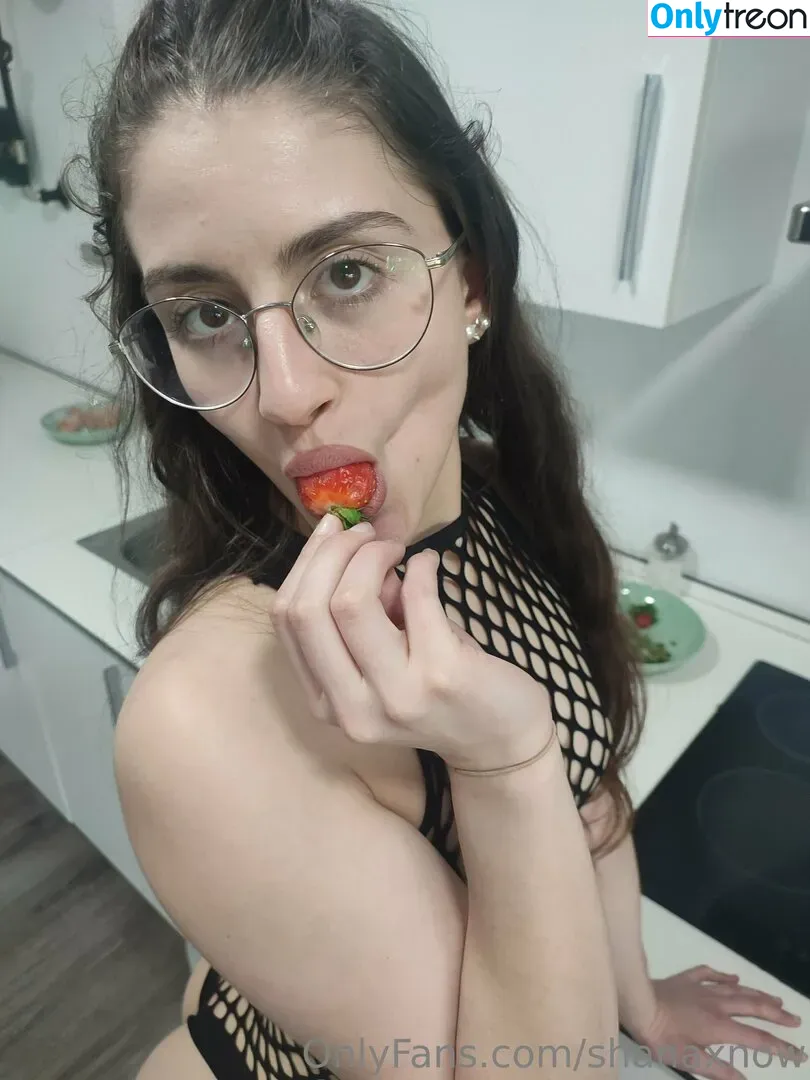 shanaxnow голая photo #0163 (shanaxnow)