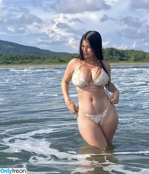 Sharon Céspedes / mommysharonc nude photo #0003