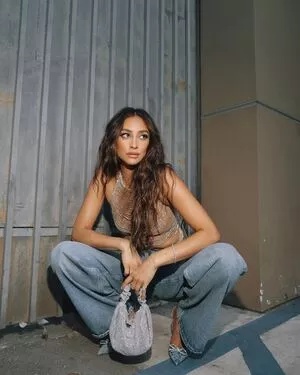 Shay Mitchell / shaymitchell фото голая #0422