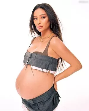 Shay Mitchell / shaymitchell фото голая #0504