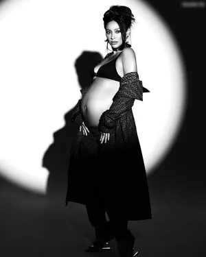 Shay Mitchell / shaymitchell фото голая #0507