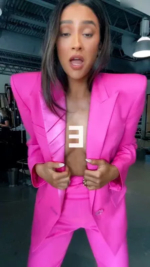 Shay Mitchell / shaymitchell фото голая #0531