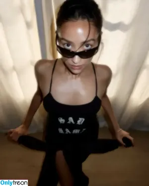 Shay Mitchell / shaymitchell фото голая #0742