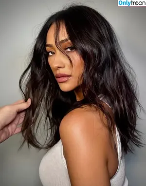Shay Mitchell / shaymitchell фото голая #0786
