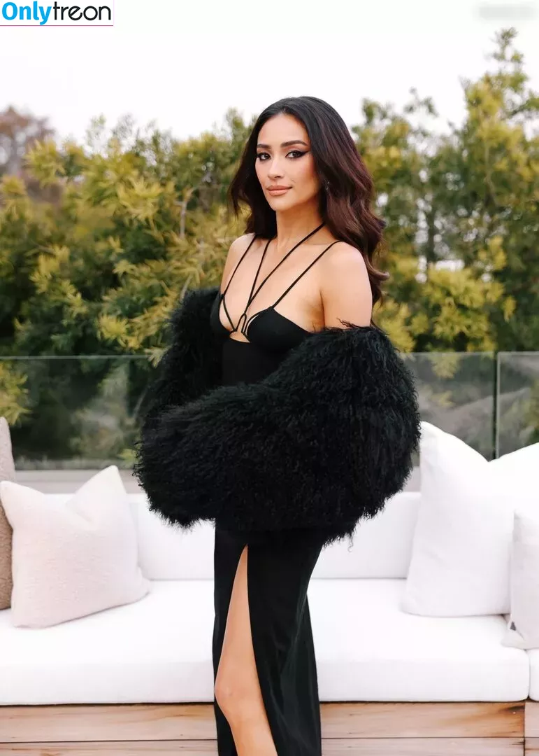 Shay Mitchell голая photo #0516 (shaymitchell)