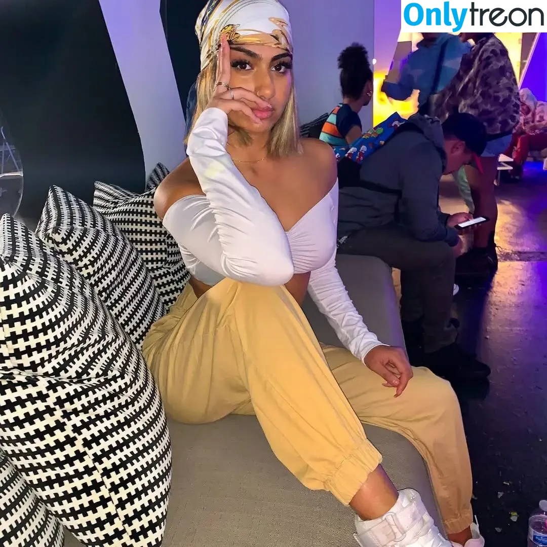 Shayna nude photo #0011 (shaybaebee / shaybaebeee / weednun2)