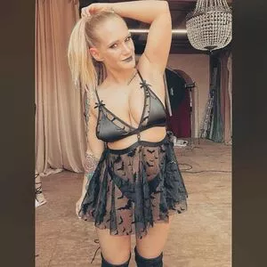 Shazza McKenzie / ShazzaMcKenzie / shaylamckenzie / shazza_mckenzie nude photo #0366