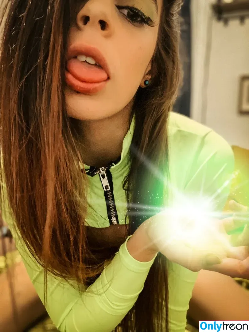 Shegavemethree nude photo #0024 (Del The Donutshop Girl / itsmikeray)