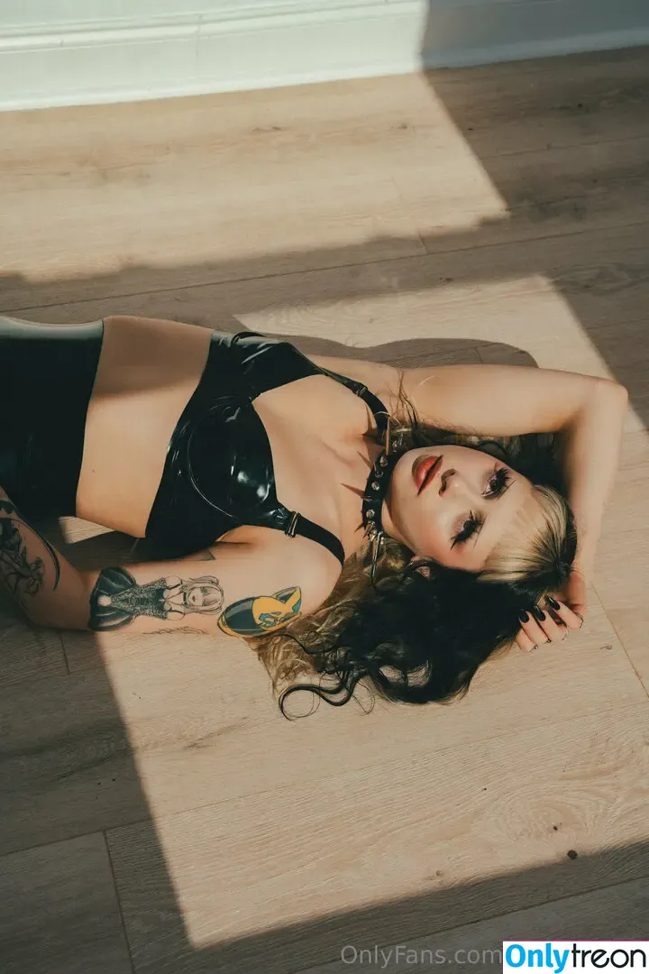 shescreepy nude photo #0001 (kota_quinn_)