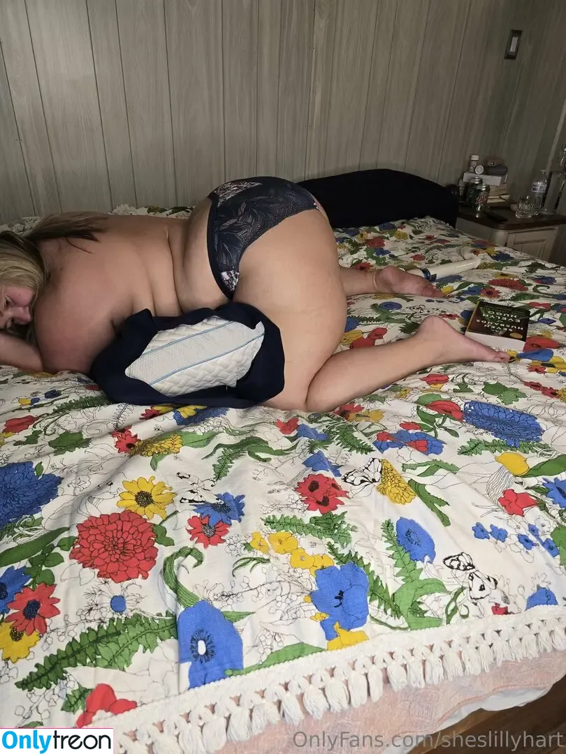 sheslillyhart nude photo #0031 (sheslillyhart)