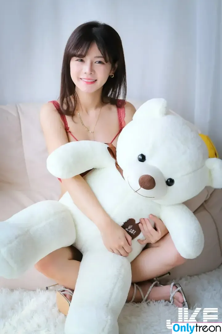 shff.tw nude photo #0033 (ijn123g / 小花姐接)