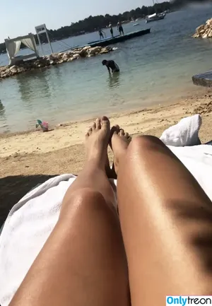 Shirley.Ptzr nude photo #0008