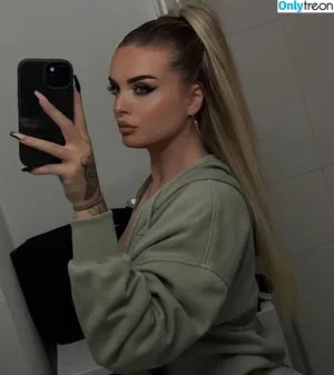Shirley.Ptzr nude photo #0009