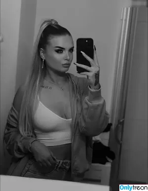 Shirley.Ptzr nude photo #0010