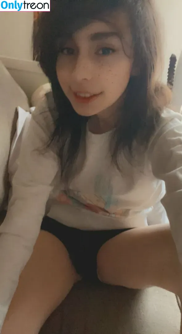 Shiruwu nude photo #0003 (Shiro / Shirowo / _kyshaana_ / _shiruwu_)