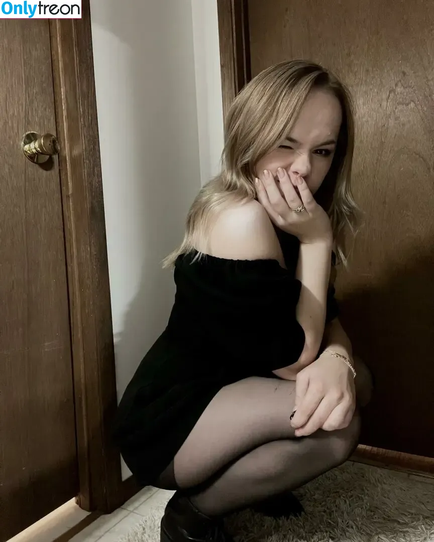 shmeowww__ nude photo #0001 (shmeowww__)