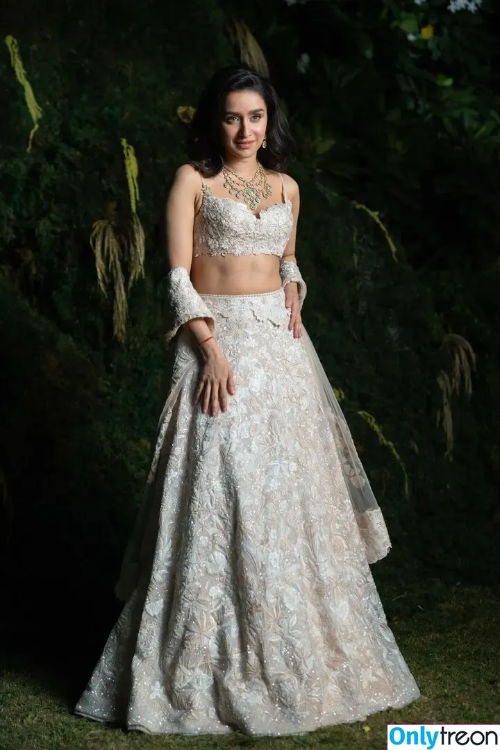 Shraddha Kapoor nude photo #0014 (shraddhakapoor)