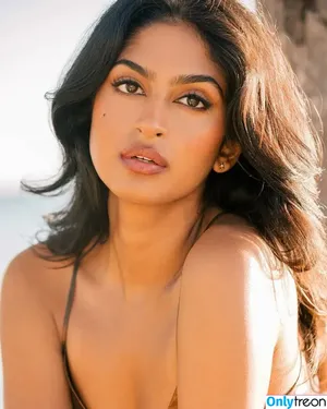Shreya Arun / arun4yourmoney / shreyaarun / shreyarun nude photo #0044