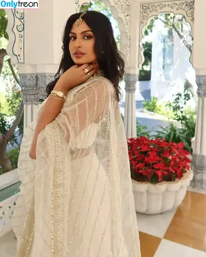 Shreya Arun / arun4yourmoney / shreyaarun / shreyarun nude photo #0063