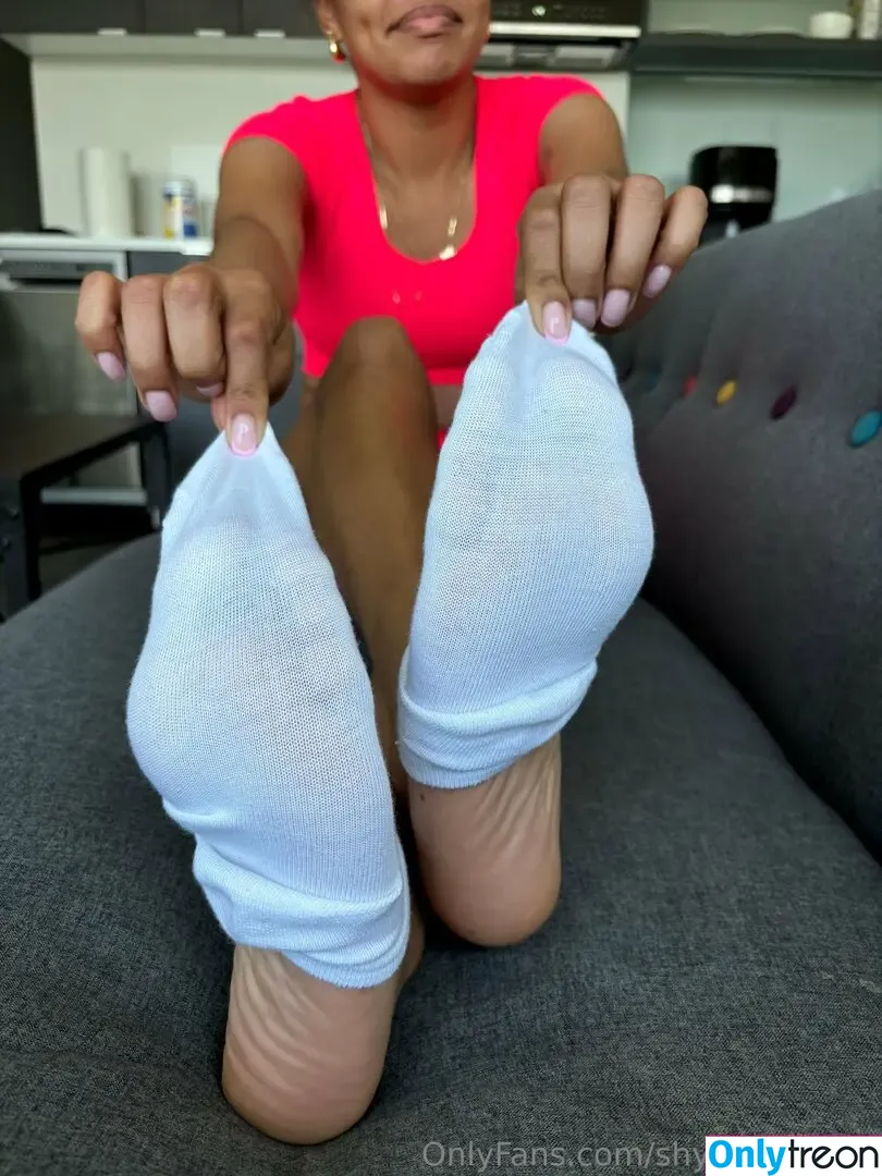 shy.spicysoles nude photo #0040 (spicysoya_)