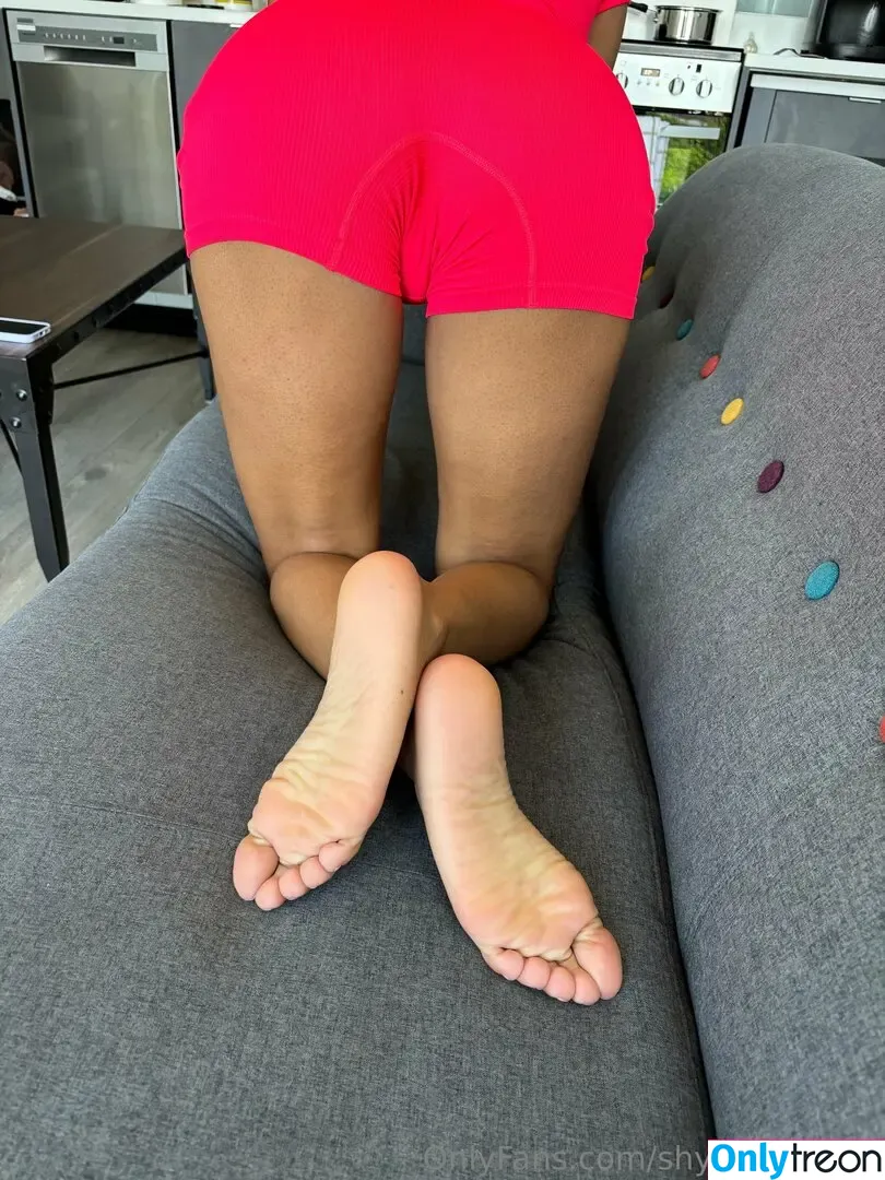 shy.spicysoles nude photo #0043 (spicysoya_)