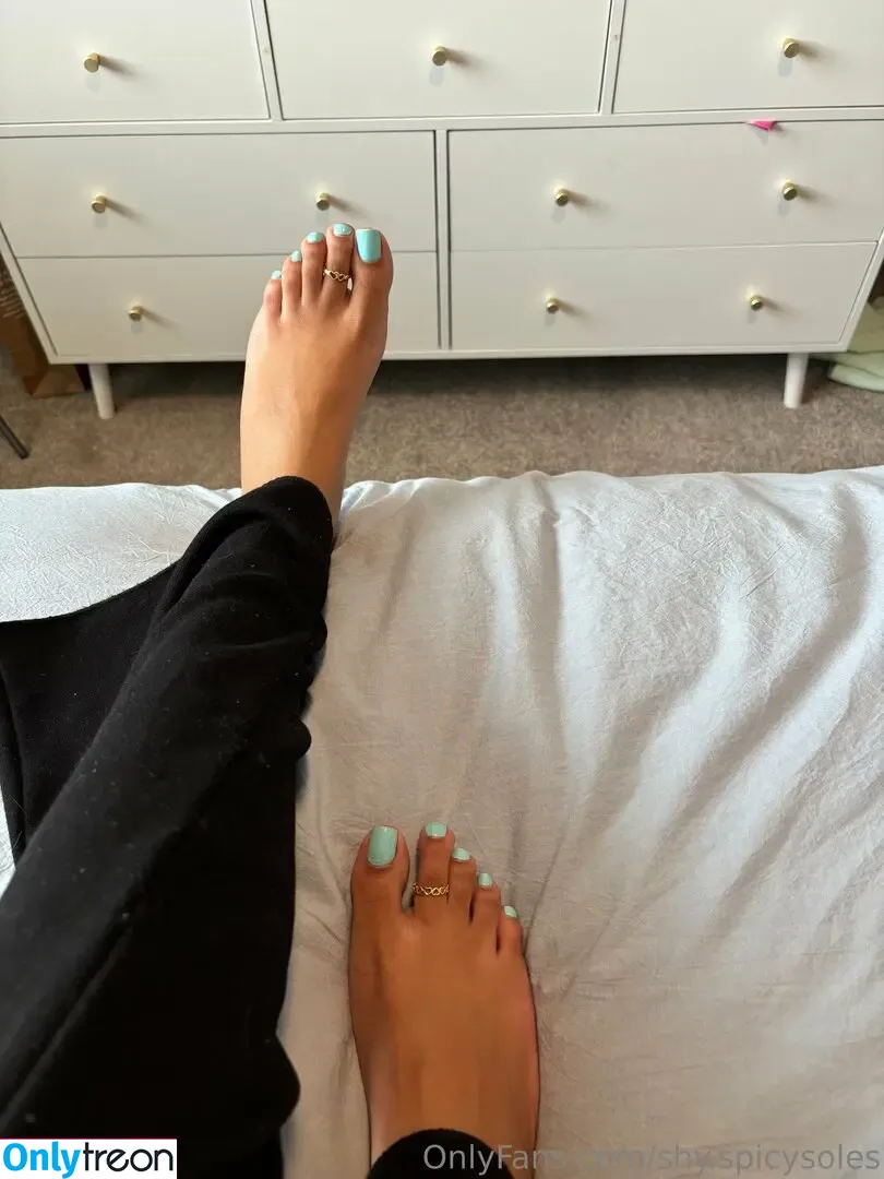 shy.spicysoles nude photo #0061 (spicysoya_)
