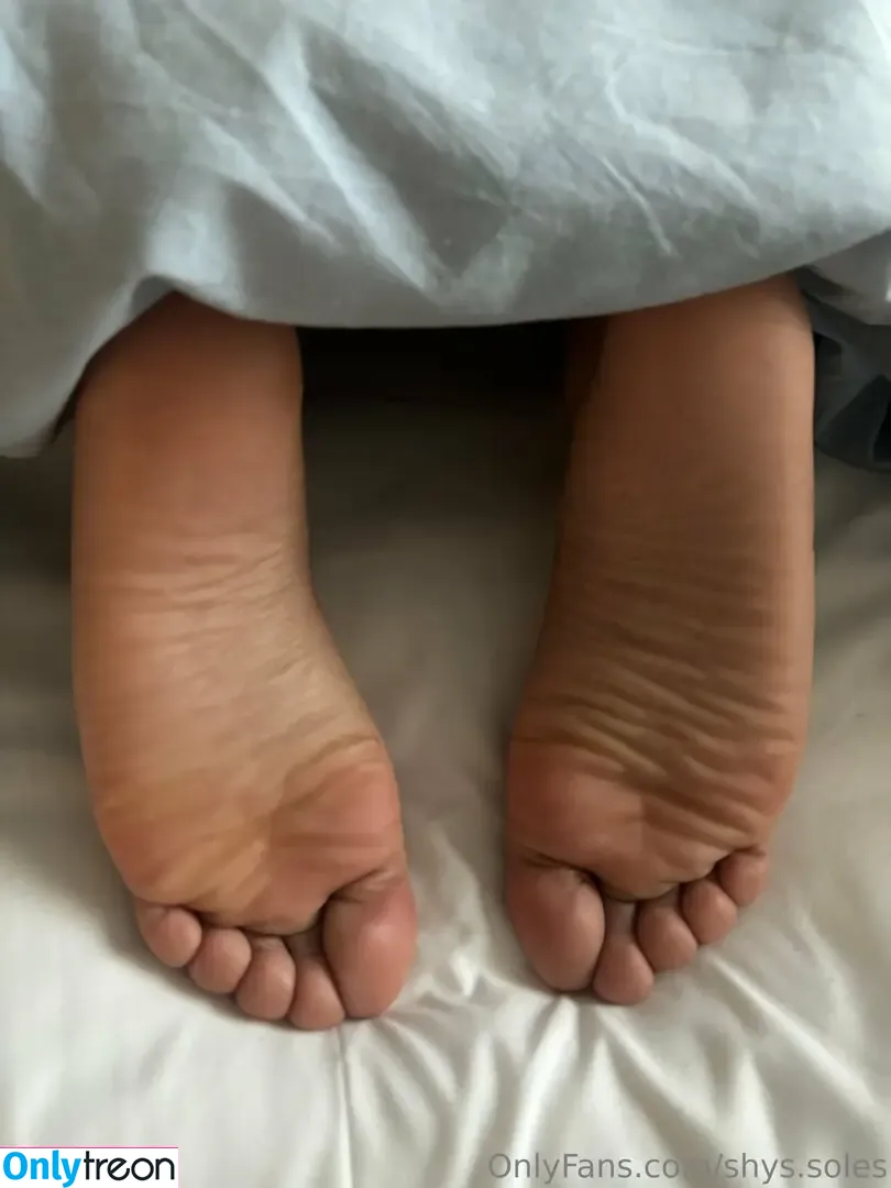 shys.soles nude photo #0002 (_shy.soles)