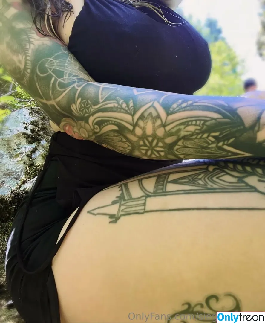 siegexxx nude photo #0699 (rainbow6game_us / undersiegexo)