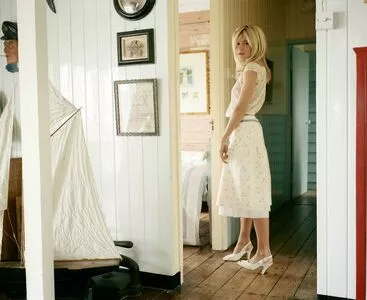 Sienna Miller / siennamillerfree / siennaonline / siennathing nude photo #0143