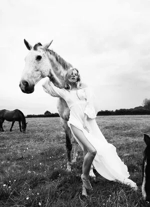Sienna Miller / siennamillerfree / siennaonline / siennathing nude photo #0150