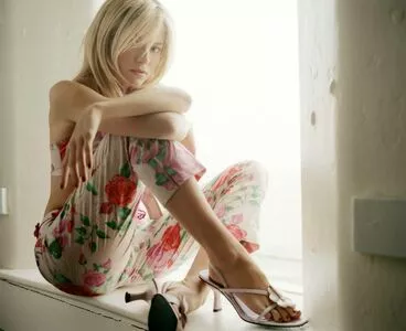 Sienna Miller / siennamillerfree / siennaonline / siennathing nude photo #0151