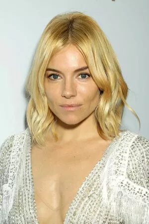 Sienna Miller / siennamillerfree / siennaonline / siennathing nude photo #0166