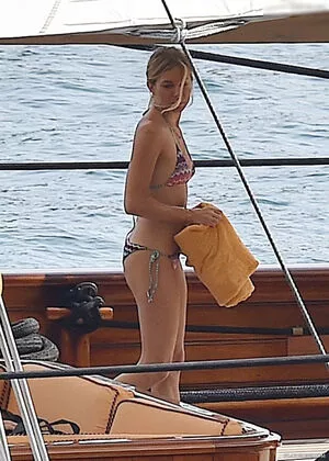Sienna Miller / siennamillerfree / siennaonline / siennathing nude photo #0223