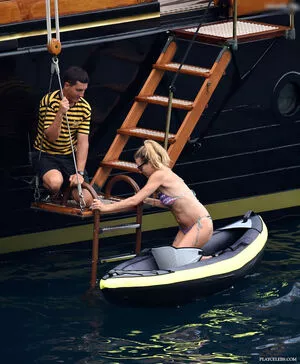 Sienna Miller / siennamillerfree / siennaonline / siennathing nude photo #0225