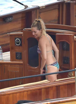 Sienna Miller / siennamillerfree / siennaonline / siennathing nude photo #0227