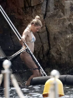 Sienna Miller / siennamillerfree / siennaonline / siennathing nude photo #0267