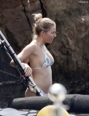 Sienna Miller / siennamillerfree / siennaonline / siennathing nude photo #0272